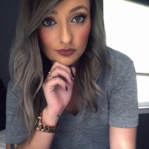 Meet your Posher, Shelbi - Picture 1 of 1